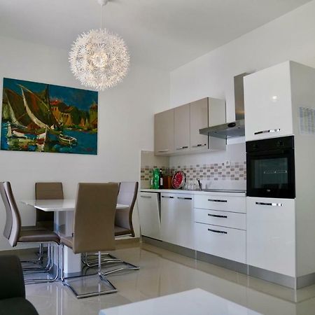 Sesar Apartments Krk - No. 1 Iva Krk Town Extérieur photo