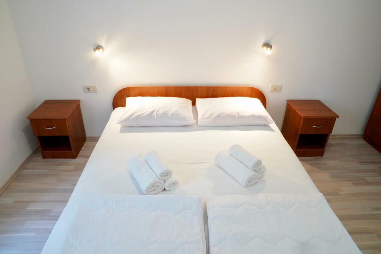Sesar Apartments Krk - No. 1 Iva Krk Town Extérieur photo